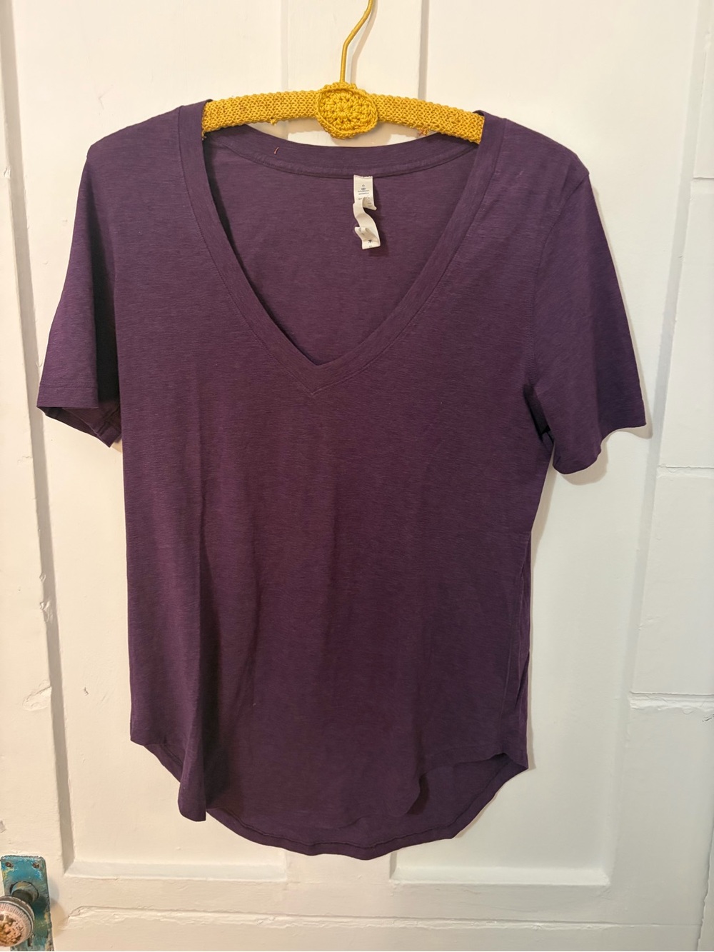 Lululemon Athletica | V-Neck
Tee
